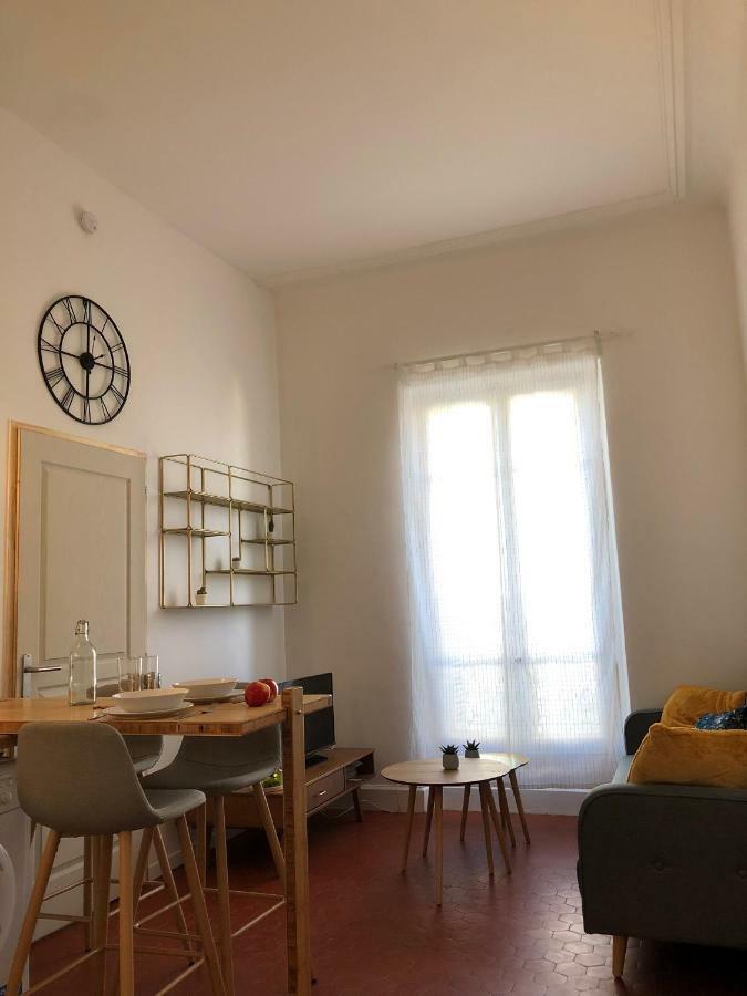 #T2 Intra-Muros Avignon Bagian luar foto